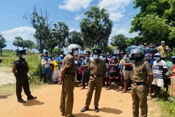 கட்டுக்கடங்காத முல்லைத்தீவு நாயாற்று பருவகால தென்பகுதி மீன்பிடியாளர்களால் கோவிட் ஆபத்து!