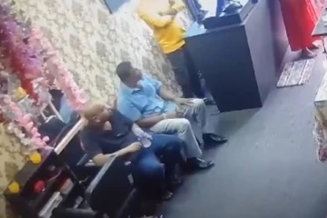 அதுருகிரியவில் இடம்பெற்ற துப்பாக்கிச்சூட்டின் அதிர்ச்சி சிசிரிவி காட்சிகள்!