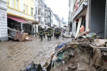 ஜெர்மனியில் கடும் வெள்ளப்பெருக்கு: இடிந்து விழுந்த வரலாற்று கோட்டை