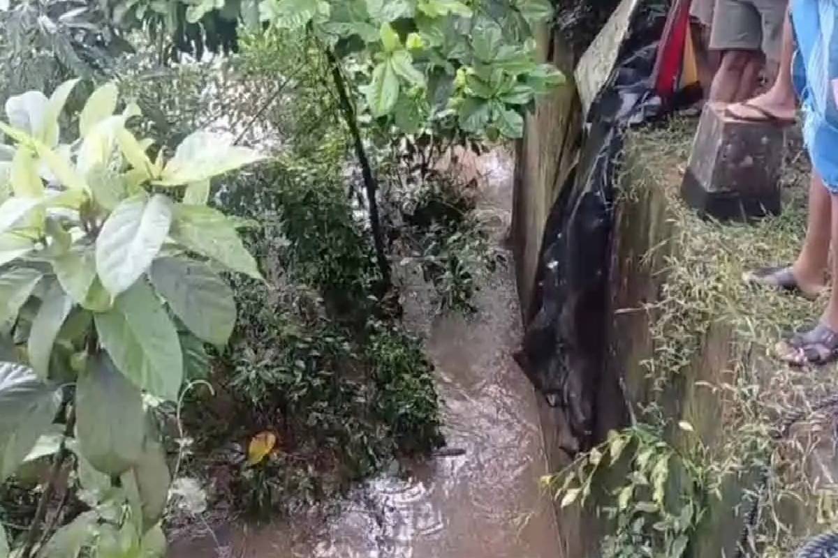 கடும் மழையால் நீரில் விழுந்து நபர் ஒருவர் உயிரிழப்பு | Man Dies After Falling Into Water Ruwanwella Area கடும் மழையால் நீரில் விழுந்து நபர் ஒருவர் உயிரிழப்பு | Man Dies After Falling Into Water Ruwanwella Area