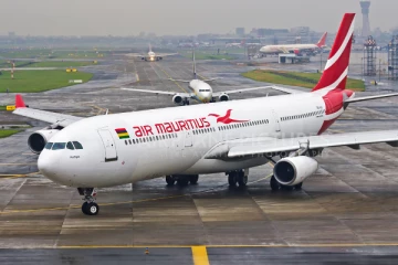 விமான கழிவறையில் கிடந்த புதிதாக பிறந்த குழந்தை! 20 வயது பெண் கைது