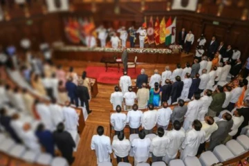 නව අමාත්‍යවරු 10 ක් අද දිවුරයි..එම 10 දෙනා  සහ අමාත්‍යංශ මෙන්න..