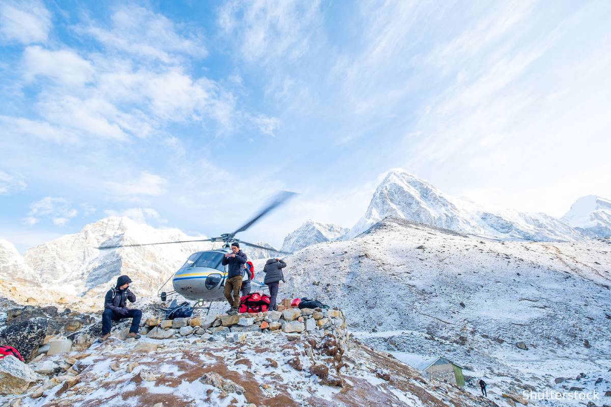 மலையேற வரும் பயணிகளுக்கு உயிர் பயத்தை காட்டி ரூ.185 கோடி மோசடி | 185 Cr Fake Rescue Insurance Scam In Everest