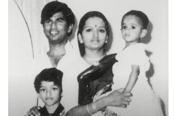 தளபதி விஜய் தனது தங்கை மற்றும் குடும்பத்துடன் இருக்கும் அன்ஸீன் புகைப்படம், இதோ... | Thalapathy Vijay With Sister Vidhya Unseen தளபதி விஜய் தனது தங்கை மற்றும் குடும்பத்துடன் இருக்கும் அன்ஸீன் புகைப்படம், இதோ... | Thalapathy Vijay With Sister Vidhya Unseen