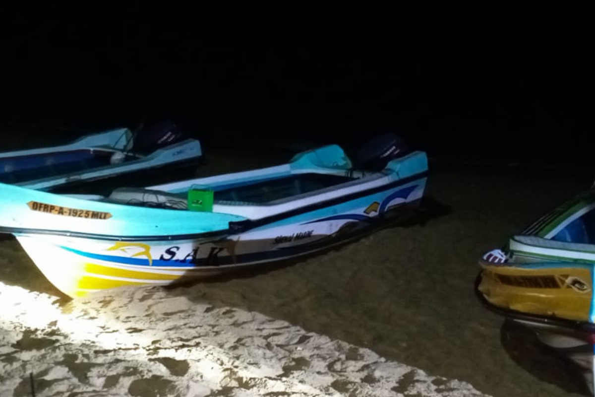 யாழில் சட்டவிரோத கடற்றொழிலில் ஈடுபட்ட மூவர் கைது... | Three Arrested For Illegal Fishing In Jaffna