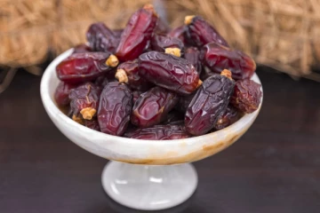 நன்கொடையாக கிடைத்த பேரீச்சம்பழங்களுக்கு வரி விதித்த சுங்கம்