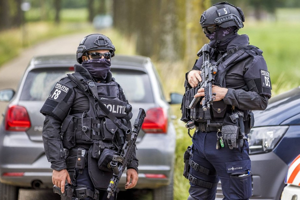 நெதர்லாந்தில் இன்று நள்ளிரவு முதல் பிறப்பிக்கப்பட்டுள்ள ஊரடங்குச்சட்டம்! - ஐபிசி தமிழ்