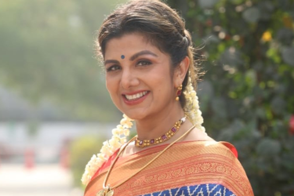 மீண்டும் நடிக்க வருகிறார் நடிகை ரம்பா.. மகிழ்ச்சியில் ரசிகர்கள்.. | Actress Rambha Come Back In Cinema மீண்டும் நடிக்க வருகிறார் நடிகை ரம்பா.. மகிழ்ச்சியில் ரசிகர்கள்.. | Actress Rambha Come Back In Cinema