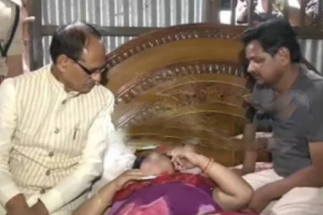 கேலி செய்தவரை கன்னத்தில் அடித்த பெண் - பிளேடால் முகத்தை கிழித்து இளைஞர்கள் கொடூரத் தாக்குதல் - அதிர்ச்சி சம்பவம்