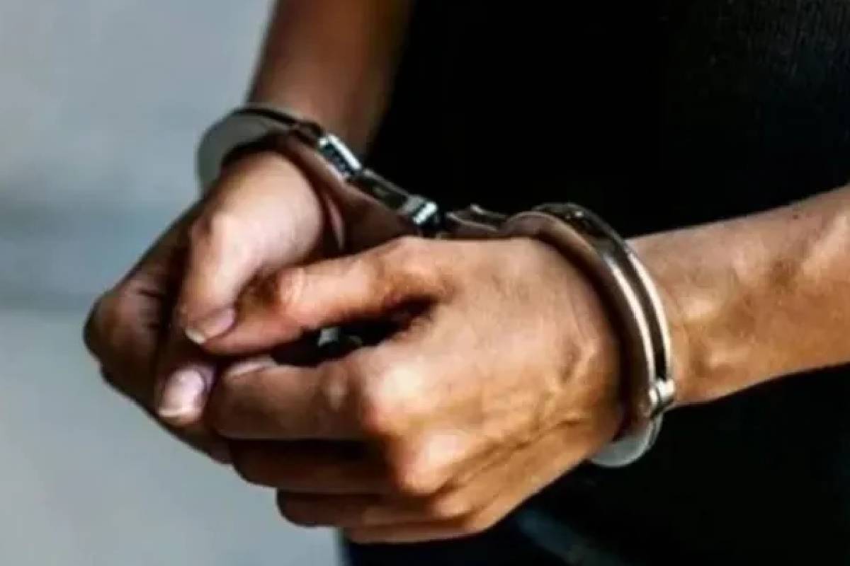 திருகோணமலையில் சட்டவிரோத மதுபான உற்பத்தி நிலையம் முற்றுகை: ஒருவர் கைது | Illegal Liquor Factory In Trincomalee Under Siege திருகோணமலையில் சட்டவிரோத மதுபான உற்பத்தி நிலையம் முற்றுகை: ஒருவர் கைது | Illegal Liquor Factory In Trincomalee Under Siege