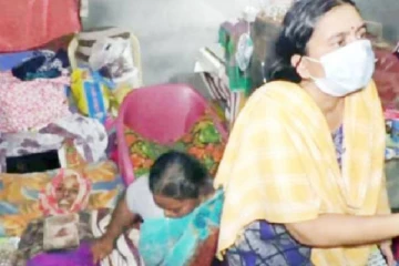 தாயின் சடலத்தை வைத்து 7 நாட்கள் மகள்கள் செய்த காரியம்