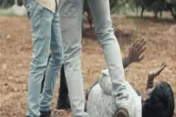 தலித் இளைஞனை 'பின்வழியாக கம்பியை விட்டு' துடிக்கத் துடிக்க தாக்கிய காதலியின் குடும்பத்தார்! பயங்கர சம்பவம்