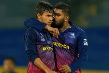 වනිඳුගේ IPL බලාපොරොත්තුව අහිමිවෙයි - දුනිත්ට PSL වරම්