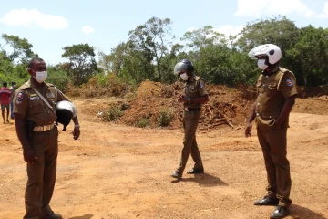 குளம் அபிவிருத்தி என்ற போர்வையில் பாரிய காடழிப்பும் மண் அகழ்வும்  - மக்கள் கடும் எதிர்ப்பு
