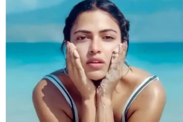 கவர்ச்சி உடையில் கடற்கரையில் குளுகுளு குளியல் போட்ட அமலாபால் - தீயாய் பரவும் புகைப்படம்