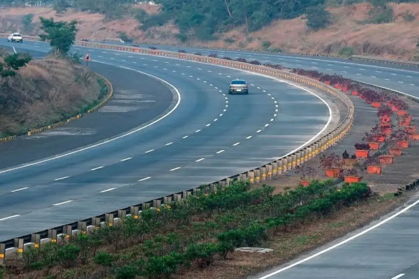 இரவிலும் போர் விமானங்கள் தரையிறங்கும் - இந்தியாவில் உள்ள ஒரே சாலை எங்கே தெரியுமா? | India Only Express Way Can Fighter Jet Land Night