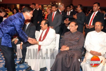 කොළඹදී එකම වේදිකාවකට ගොඩවුණු හිටපු ජනපතිවරු [PHOTOS]