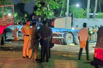 கோர விபத்தில் இரண்டு இளைஞர்கள் பலி - மக்களின் கொந்தளிப்பால் வன்முறை