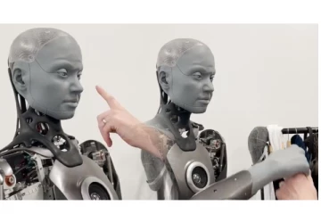 அத்துமீறி தனிப்பட்ட இடத்தில் கை வைக்கும்போது... உணர்வை வெளிப்படுத்தும் ரோபோ கண்டுபிடிப்பு..- வைரல் வீடியோ...!