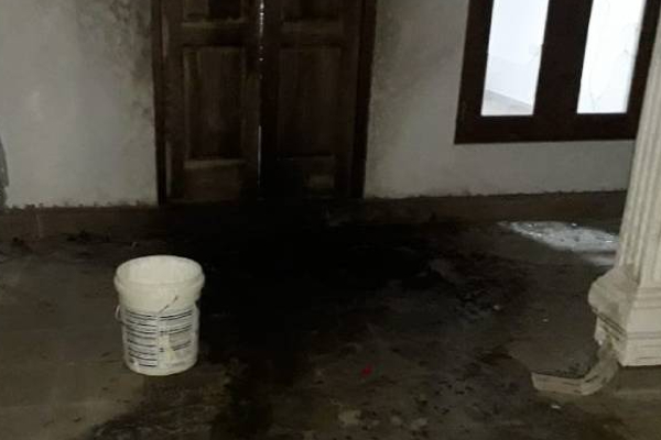 யாழ்.அரியாலையில் நேற்றிரவு வீடொன்றின் மீது வன்முறை கும்பல் நடத்திய கொடூர தாக்குதல்! | Violent Mob Attacks A House In Jaffna Last Night யாழ்.அரியாலையில் நேற்றிரவு வீடொன்றின் மீது வன்முறை கும்பல் நடத்திய கொடூர தாக்குதல்! | Violent Mob Attacks A House In Jaffna Last Night