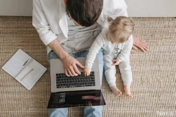 தாய்க்கும் தந்தைக்கும் பிரசவ விடுப்பு: சுவிஸ் மக்கள் அமோக ஆதரவு