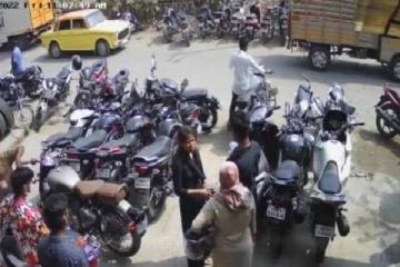 புல்லட் பைக்கை ஓட்டி பார்ப்பதாக கூறிய காதல் ஜோடி - கடைசியில் காத்திருந்த அதிர்ச்சி