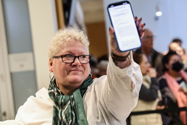 ஆண் என கேலி செய்யப்படும் பிரான்ஸ் ஜனாதிபதியின் மனைவி: மகள் வேதனை | Daughter Say Cyberbullying Affect Brigitte Health ஆண் என கேலி செய்யப்படும் பிரான்ஸ் ஜனாதிபதியின் மனைவி: மகள் வேதனை | Daughter Say Cyberbullying Affect Brigitte Health