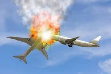 நடுவானில் நேருக்கு நேர் மோதிய விபத்துக்குள்ளான விமானங்கள்! நால்வர் மரணம்