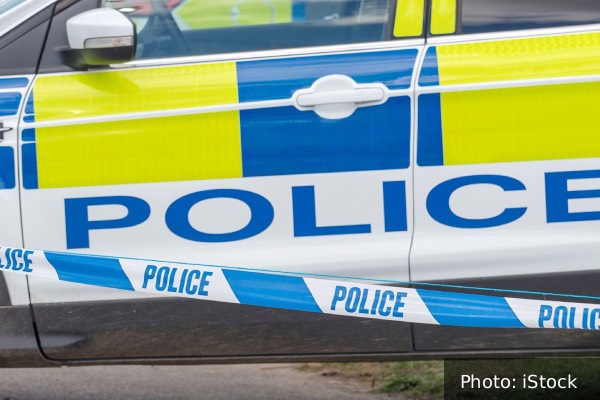 பிரித்தானியாவில் 15 வயது சிறுவனுக்கு கத்திக்குத்து: கொலை வழக்கில் 2 சிறுவர்கள் கைது | 2 Teens Arrested After Boy Killed In Guildford பிரித்தானியாவில் 15 வயது சிறுவனுக்கு கத்திக்குத்து: கொலை வழக்கில் 2 சிறுவர்கள் கைது | 2 Teens Arrested After Boy Killed In Guildford