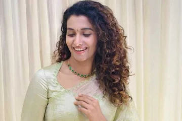 சேலையில் மயக்கும் நடிகை பிரியா பவானி சங்கர்..புகைப்படங்கள்..