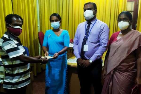 විශ්රාම වැටුප් ප්රතිලාභ ප්රදානය කළ අයුරු ... | Srilanka Political විශ්රාම වැටුප් ප්රතිලාභ ප්රදානය කළ අයුරු ... | Srilanka Political