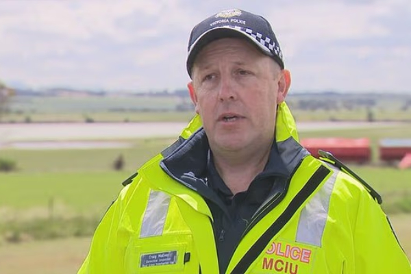 car and lorry crash in australia 3 killed of family