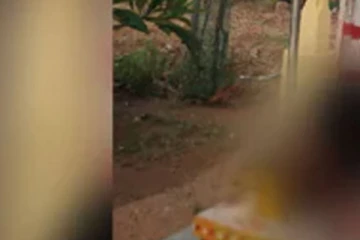 සාහාසික ලෙස පුද්ගලයකු ගේ හිස කපා දේව ප්රතිමාව ලඟ තබලා..විදෙස් රටකින් ඇසෙන ඇඟ කිළිපොලා යන කතාව..(VIDEO).