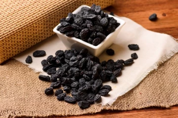 ஊற வைத்த கருப்பு திராட்சையை தினமும் சாப்பிட்டால் இப்படியொரு பலன் கிடைக்குமா?