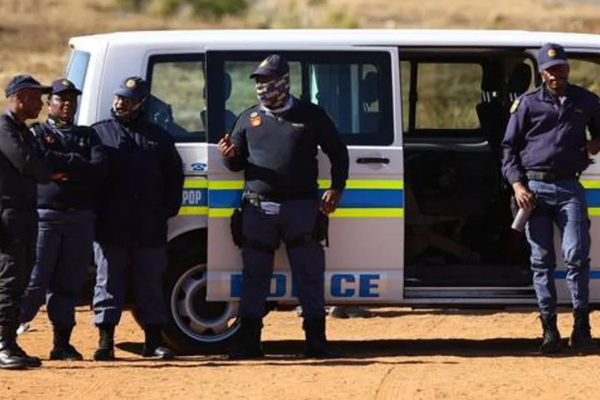 வெளிநாடொன்றில் துப்பாக்கிச் சூடு! 9 பேர் பலி: பலர் காயம் | 9 Killed In Shooting In South Africa