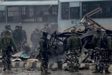 இராணுவ முகாம் மீது மர்ம நபர்கள் தாக்கியதில் 40 பேர் உயிரிழப்பு