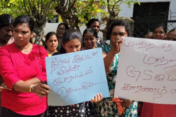 யாழில் வந்த 6 மாதத்தில் கிராமசேவையாளர் இடமாற்றம்; வீதிக்கு இறங்கி போராட்டம்