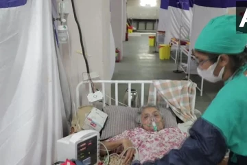 4 மாத கர்ப்பம்!.. கொரோனா நோயாளிகளுக்காக சேவையாற்றும் இளம்பெண்- குவியும் பாராட்டுகள்