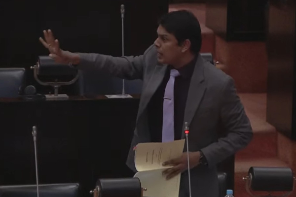 சபையில் ஒருவரை ஒருவர் தாக்கிப் பேசிய இளங்குமரன் மற்றும் அர்ச்சுனா.. நாடாளுமன்றில் சலசலப்பு! | Archchuna Ilankumaran Mp Fight Parliament சபையில் ஒருவரை ஒருவர் தாக்கிப் பேசிய இளங்குமரன் மற்றும் அர்ச்சுனா.. நாடாளுமன்றில் சலசலப்பு! | Archchuna Ilankumaran Mp Fight Parliament