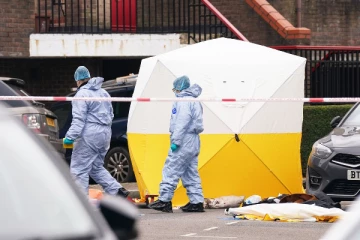 லண்டனில் வில் அம்புடன் மிரட்டல் விடுத்த நபர்: பொலிசார் சுட்டதில் பலி