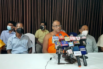 தமிழர்களது பிரதிநிதிகள் நாடாளுமன்றத்தில் என்ன செய்கிறார்கள்? - ஞானசார தேரர் கேள்வி