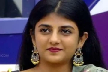 பிக்பாஸ் கேபியா இது? தனுஷ் ஐஸ்வர்யாவுடன் சிறுவயது புகைப்படம்... கொள்ளை அழகை நீங்களே பாருங்க