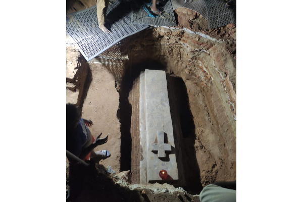 கிறிஸ்தவ தேவாலயம் ஒன்றில் பழைமை வாய்ந்த மயானம் கண்டுபிடிப்பு! | Puttalam Christian Church Cemetery Corpses கிறிஸ்தவ தேவாலயம் ஒன்றில் பழைமை வாய்ந்த மயானம் கண்டுபிடிப்பு! | Puttalam Christian Church Cemetery Corpses