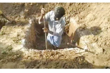 பென்னேரி அருகே வீடு கட்ட பள்ளம் தோண்டிய போது காத்திருந்த அதிர்ச்சி… கிராம மக்கள் ஒன்று கூடியதால் பரபரப்பு!