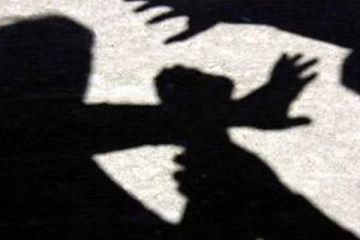 සැමියාට කඩුවෙන් කොටා බිරියගේ රන්මාලය-ලක්ෂ 2 ක් කොල්ල කෑ බිහිසුණු සිදුවීම