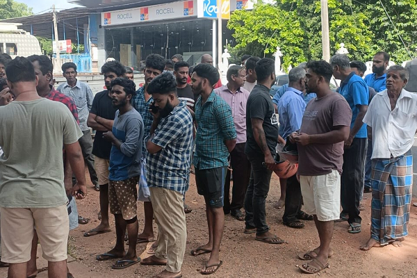 வவுனியாவில் இன்று பரபரப்பை ஏற்படுத்திய சம்பவம்; நையப்புடைக்கப்பட்ட நபர்கள் | Today S Sensational Incident In Vavuniya