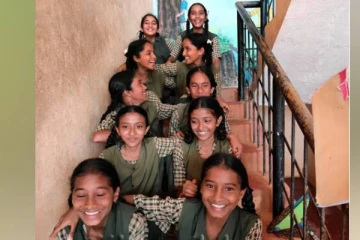 ஒரே வகுப்பில் படிக்கும் 5 இரட்டையர்கள்: அடையாளம் காண முடியாமல் குழம்பும் ஆசிரியர்கள்