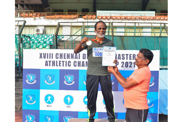 80 வயதில் விளையாட்டு போட்டிகளில் கலந்துகொண்டு சாதனை செய்த விஷாலின் அப்பா- புகைப்படங்கள் இதோ | Vishal Father Kg Reddy Wins Medal