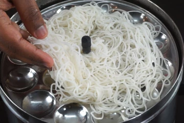 5 நிமிடத்தில் பூ மாதிரி இடியாப்பம்... ஓட்டல் சுவையையும் மிஞ்சிய ருசி