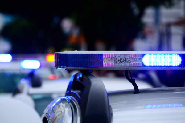 அறையை விட்டு வெளியே வர பயப்படும் வயதான பெண்: பின்னணியில் சில இளம்பெண்கள் | Young Girls Attacks Grandmother Scares To Comeout